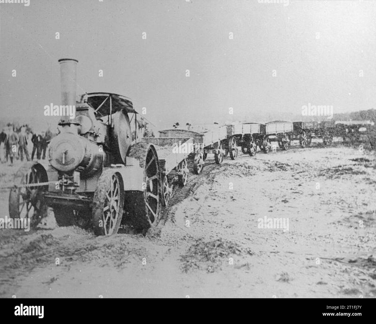 L'armée britannique les tracteurs avant la Première Guerre mondiale en 1905, le MTC opinioned que "paires de tracteurs peuvent être cintinuously trains transport indépendants chargés jusqu'à leur capacité de traction maximum ; pour l'économie en carburant et le personnel, ces tracteurs lourds dépasser l'allègement du véhicule". Ltre, il a été constaté qu'ils se sont séparés et endommagé la route et ont été trop lourds pour les ponts et ponceaux. Banque D'Images