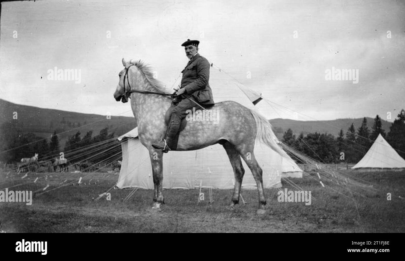 L'Armée britannique en période avant 1914 Direction de l'un des régiments écossais monté sur son cheval. Il s'agit probablement d'un commandant de l'Lothians et le Berwickshire Yeomanry. Banque D'Images