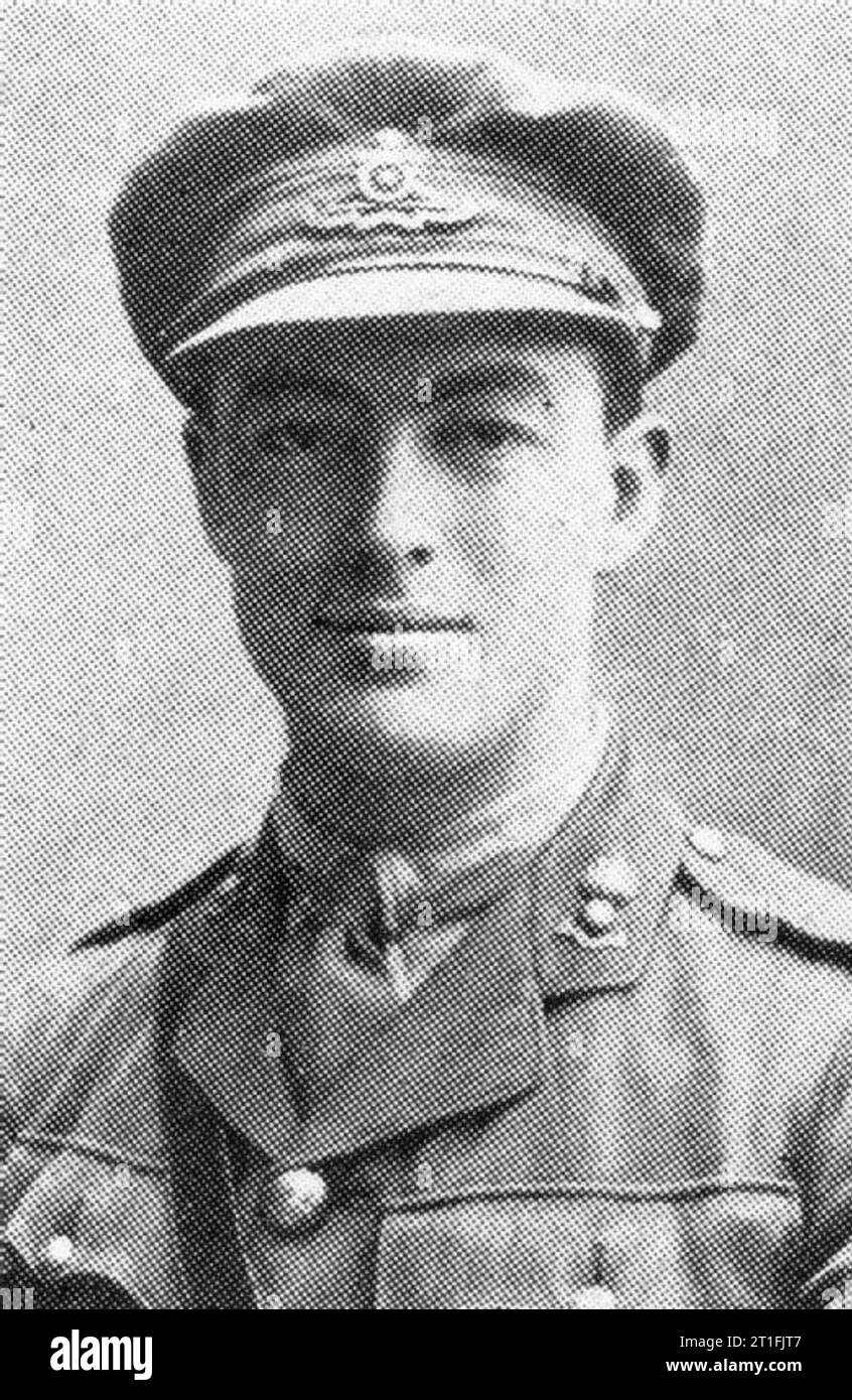 . Royal Horse Artillery Lieutenant George Arthur Nicholls a servi avec le Royal Horse Artillery. Il a été membre du corps de formation des officiers à Berkhamsted avant la Première Guerre mondiale. Il s'est joint à l'honorable compagnie d'artillerie à titre privé le 14 août 1914, âgés de 19 ans. Il part pour la France avec le Corps expéditionnaire britannique en septembre 1914, de retourner en Grande-Bretagne le 3 juin 1915. Le 5 juillet 1915, il fut renvoyé de l'honorable compagnie d'artillerie, en prenant une commission avec la réserve spéciale, Domaine Royal de l'artillerie. Il a subi une blessure par balle de mitrailleuse pour le poignet droit sur 3 Banque D'Images