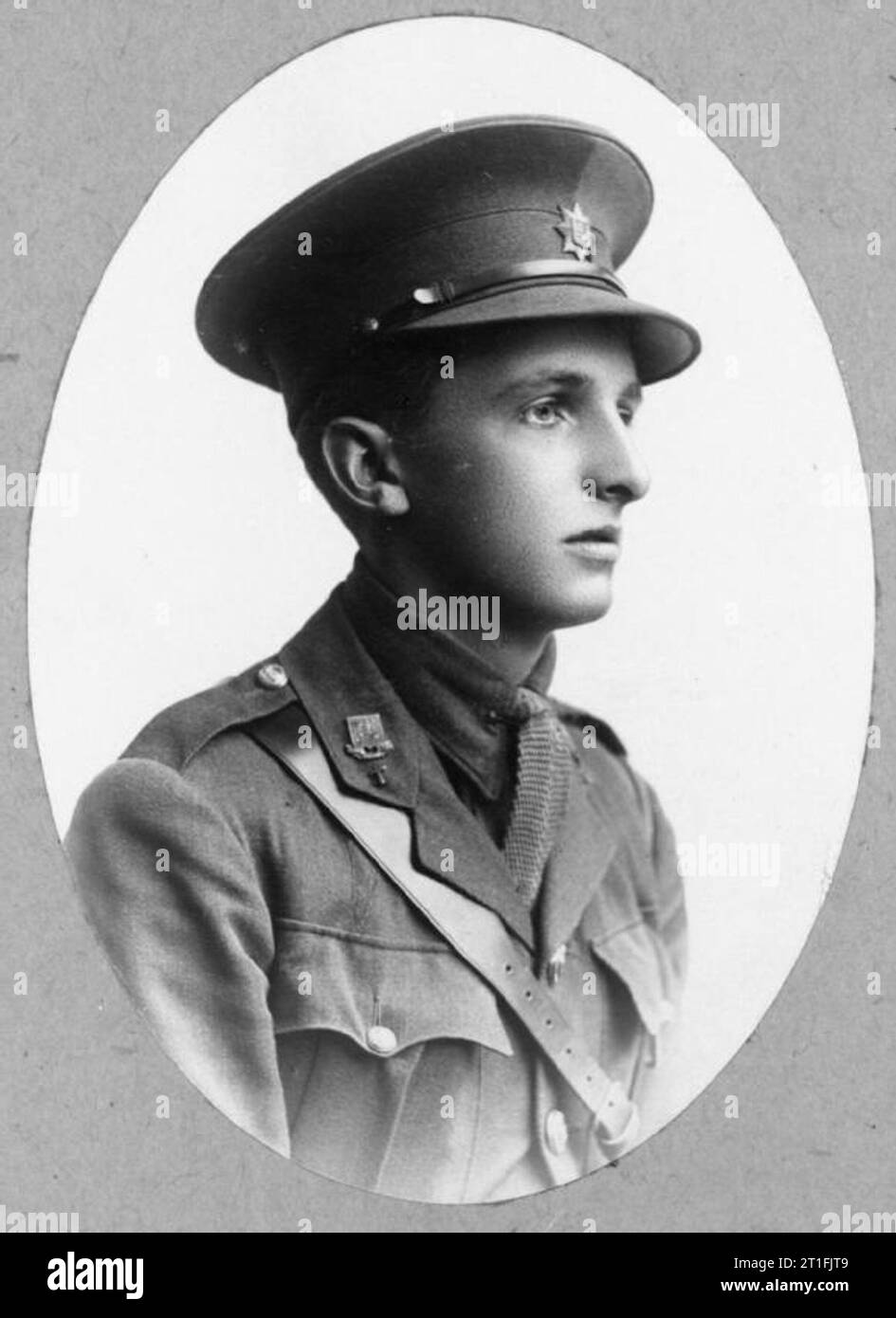 . 13 Kensington Bataillon (bataillon 4 ci-joint), London Regiment Le lieutenant Seabury s'engage sur son 18e anniversaire. Il a reçu sa commission le 9 mai 1917 et a été affiché sur le front de l'Ouest, le 5 juillet. Il a été tué en action à St Julien le 21 septembre 1917. Le lieutenant Seabury est inscrit sur la porte de Menin à Ypres. Visages de la Première Guerre mondiale En savoir plus sur ce projet du centenaire de la Première Guerre mondiale à www.1914.org/faces. Cette image est tirée des collections IWM. Banque D'Images