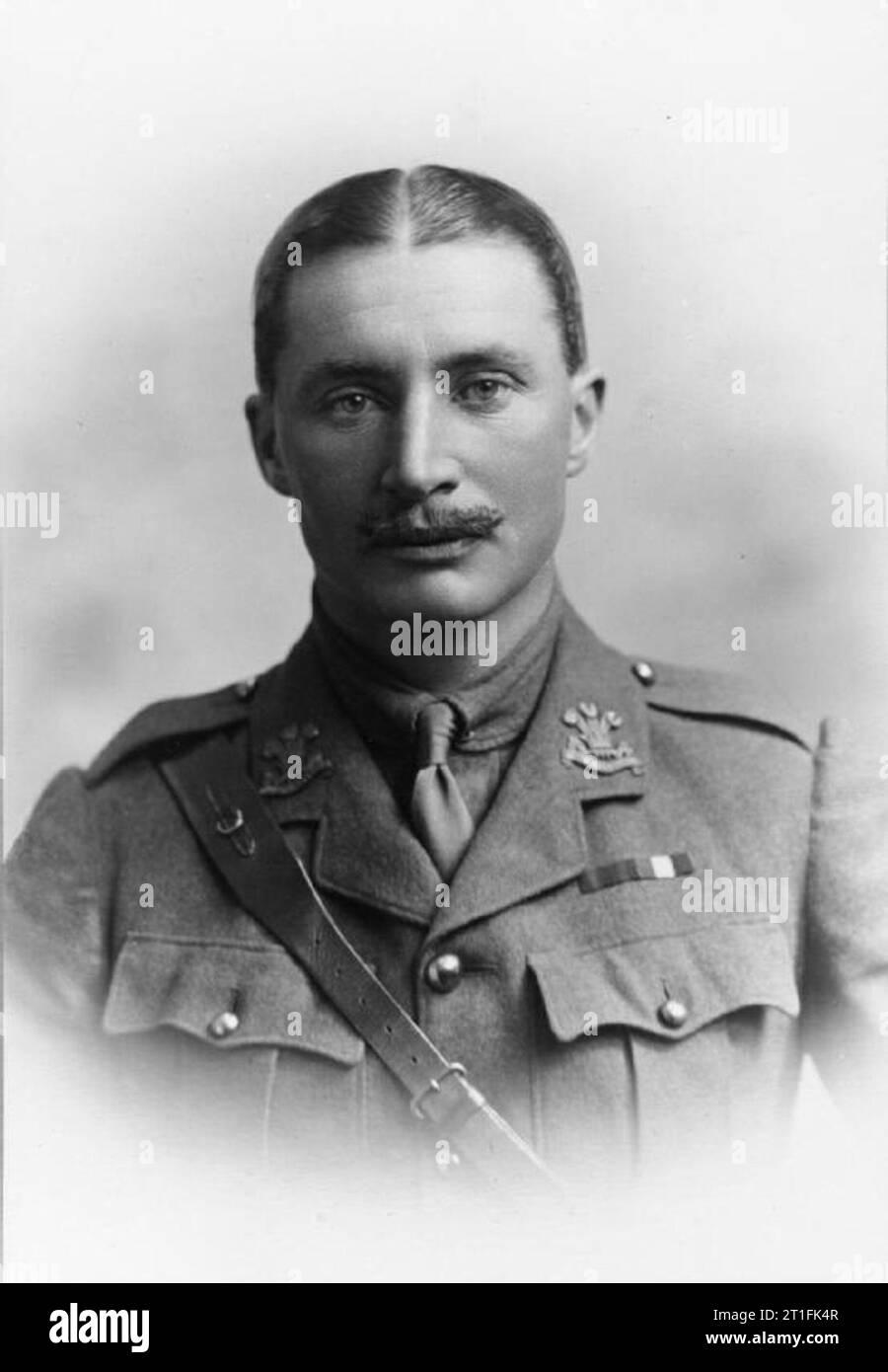 . 10 (Prince of Wales's propre) Royal Hussars Lt Col Shearman est né en 1875 et a reçu sa commission en septembre 1895. Il est promu capitaine en 1901 et les principaux en 1905. Lt Col Shearman vu service actif pendant la Seconde Guerre des Boers et accompagné son régiment sur le front de l'Ouest sur le déclenchement de la guerre en 1914. Lt Col Shearman a été tué, 39 ans, le 13 mai 1915 dans le saillant d'Ypres. Il est enterré au cimetière militaire de Vlamertinge. Visages de la Première Guerre mondiale En savoir plus sur ce projet du centenaire de la Première Guerre mondiale à www.1914.org/faces. Cette image est tirée des collections IWM. Banque D'Images