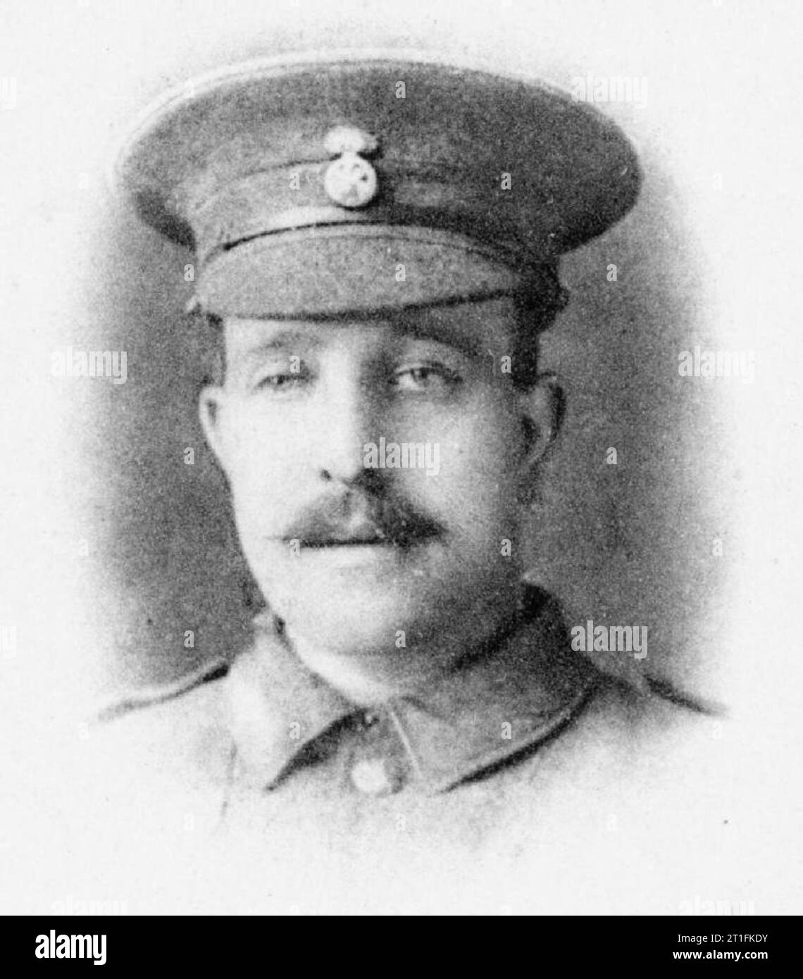 . 1er Bataillon, Royal Welsh Fusiliers Thompson a été enregistré comme disparu le 30 octobre 1914. Il est commémoré à la Porte de Menin à Ypres. Visages de la Première Guerre mondiale En savoir plus sur ce projet du centenaire de la Première Guerre mondiale à www.1914.org/faces. Cette image est tirée des collections IWM. Banque D'Images