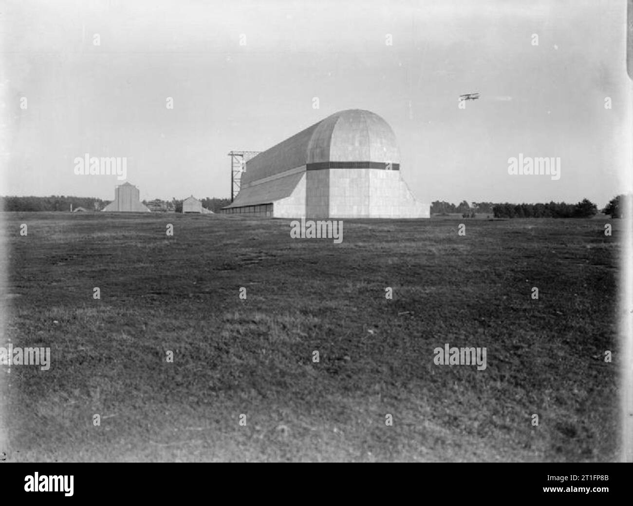 Jouet D'avant-guerre : Hangar Pour Avion Distler N°574, Métal Sérigraphié, Allemagne