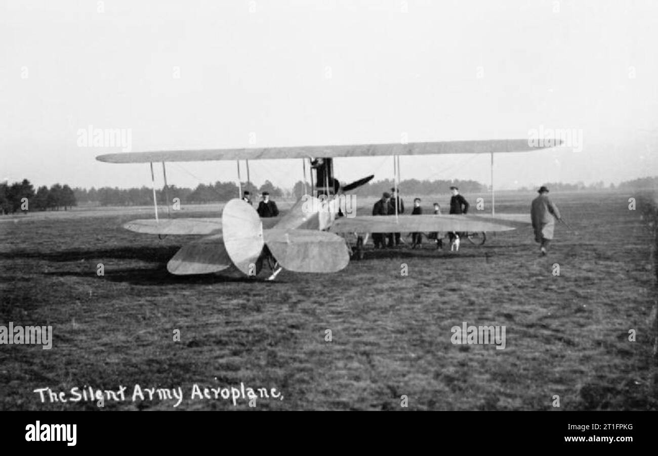 L'aviation en Grande-Bretagne avant la Première Guerre mondiale, le B.E. 1 sur le terrain avec un petit groupe de spectateurs. Appareil photo présente dans son état d'origine, avec un moteur refroidi par eau Wolseley c'était parfois connu sous le nom de l'avion silencieux. Banque D'Images