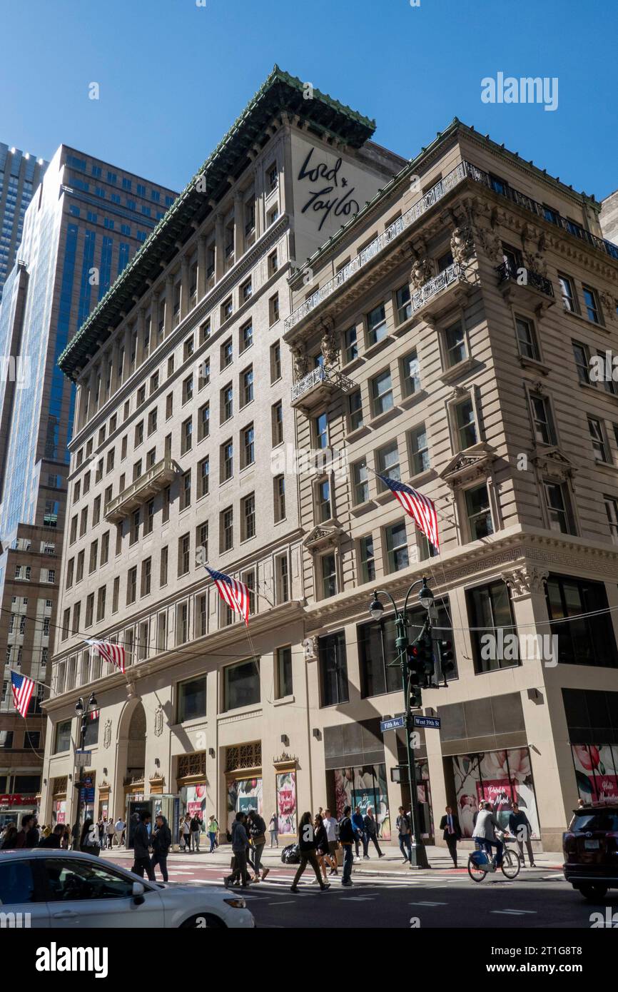 Le bâtiment emblématique Lord & Taylor de la Cinquième Avenue a été restauré, New York City, USA 2023 Banque D'Images