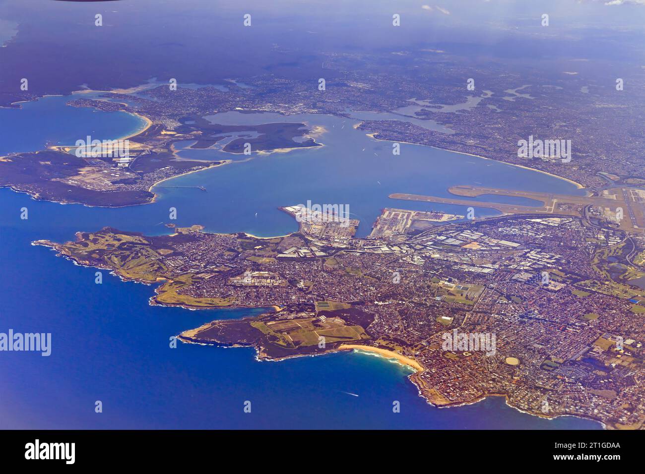 Centre de transport de Port Botany et de l'aéroport international de Sydney à Sydney autour de Botany Bay - vue d'altitude aérienne de la côte. Banque D'Images