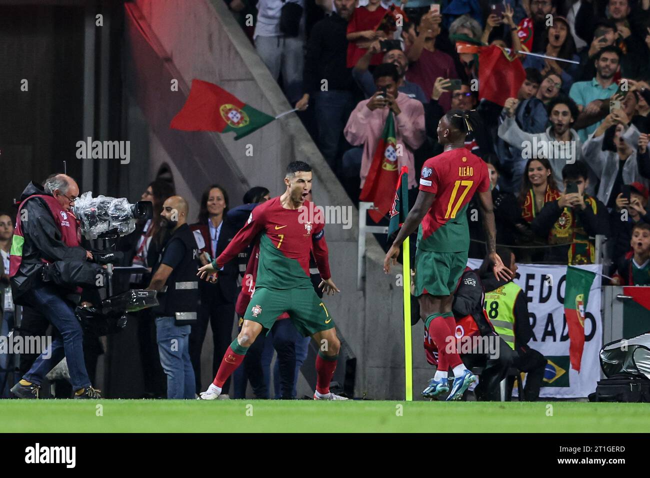 Stade Dragon, Porto, Portugal. 13 octobre 2023. Cristiano Ronaldo celebrante but au Portugal vs Eslováquia - qualification Euro 2024, phase de groupes, Groupe J. Banque D'Images