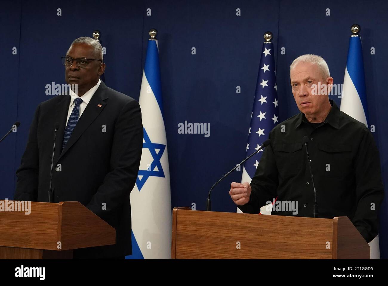 Tel Aviv, Israël. 13 octobre 2023. Le secrétaire AMÉRICAIN à la Défense Lloyd Austin (à gauche) rencontre le ministre israélien de la Défense Yoav Gallant à tel Aviv le 13 octobre 2013. Photo du ministère israélien de la Défense/ crédit : UPI/Alamy Live News Banque D'Images