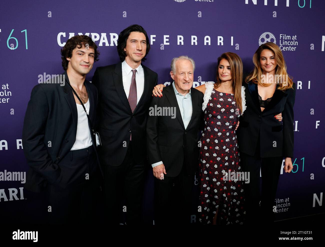 New York, États-Unis. 13 octobre 2023. Gabriel Leone, Adam Driver, Michael Mann, Penelope Cruz et Shailene Woodley arrivent sur le tapis rouge pour Ferrari lors du 61e Festival du film de New York à Alice Tully Hall, Lincoln Center le 13 octobre 2023 à New York. Photo de John Angelillo/UPI crédit : UPI/Alamy Live News Banque D'Images