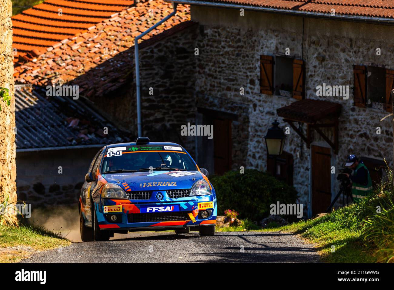 Ambert, France. 13 octobre 2023. 150 LABROUSSE Laura, SEGALA Oceane, Renault CLIO RAGNOTTI N3, action lors de la finale de la coupe de France des Rallyes Ambert 2023, du 12 au 14 octobre 2023 à Ambert, France - photo Damien Saulnier/DPPI crédit : DPPI Media/Alamy Live News Banque D'Images