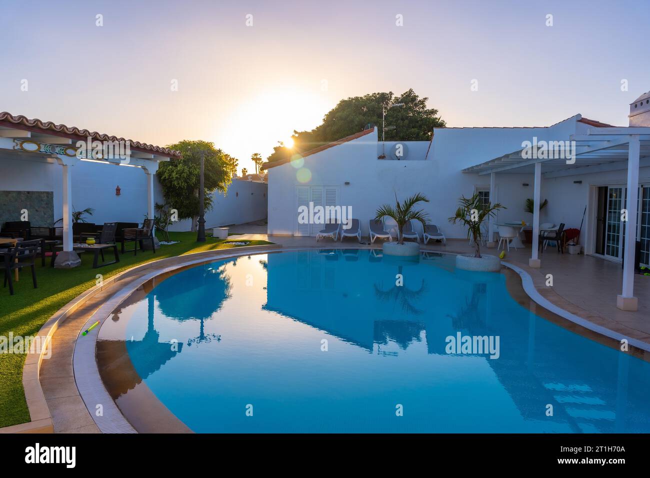 Piscine dans une villa de luxe près de Los Cristianos dans le sud de Tenerife, îles Canaries Banque D'Images
