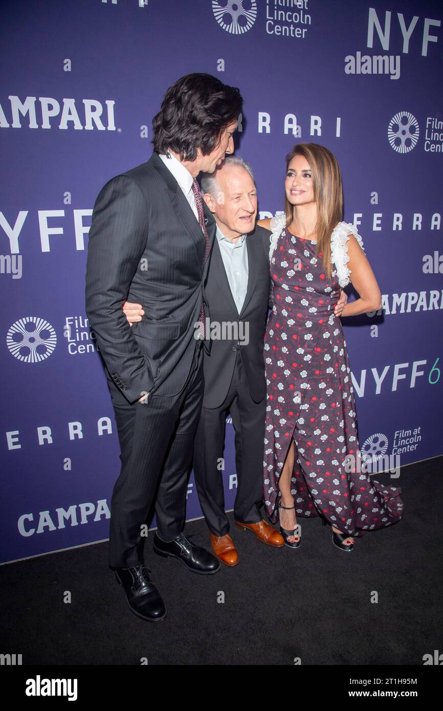 New York, États-Unis. 13 octobre 2023. (G-D) Adam Driver, Michael Mann et Penélope Cruz assistent au tapis rouge pour Ferrari lors du 61e Festival du film de New York à Alice Tully Hall, Lincoln Center à New York. (Photo Ron Adar/SOPA Images/Sipa USA) crédit : SIPA USA/Alamy Live News Banque D'Images