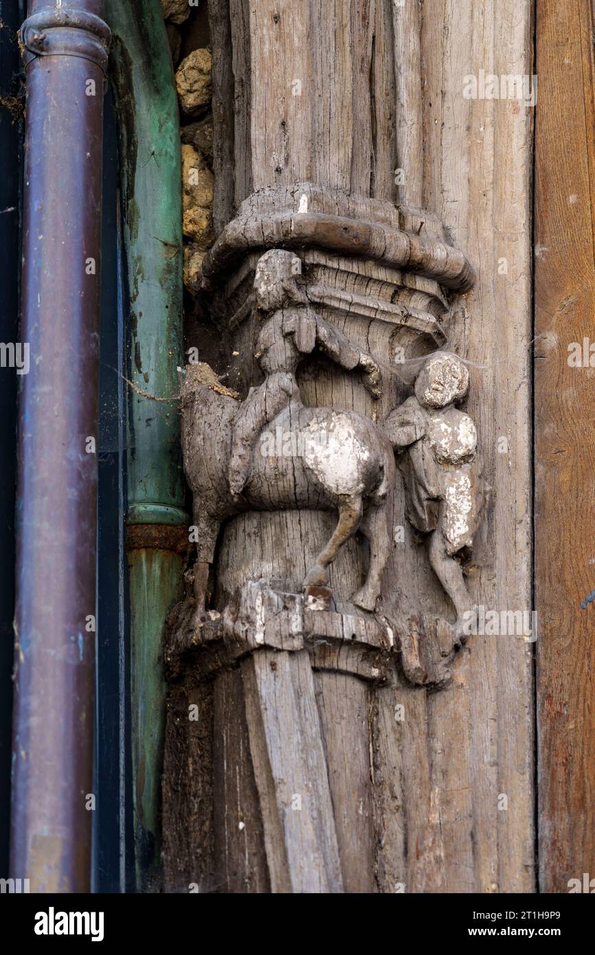 Sculptures médiévales sur bois à Bourges, France Banque D'Images