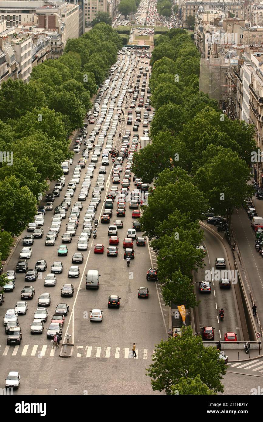 paris : vue depuis le haut de l'arc de triomphe Banque D'Images