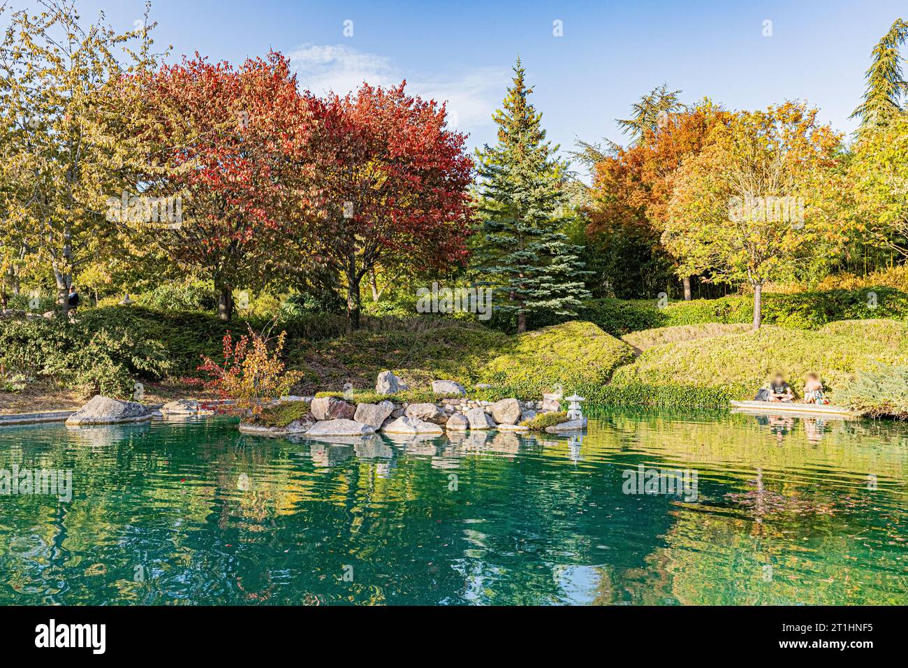 Le jardin japonais de Dijon aux couleurs automnales. Le jardin japonais à Dijon aux couleurs de l'automne. Banque D'Images