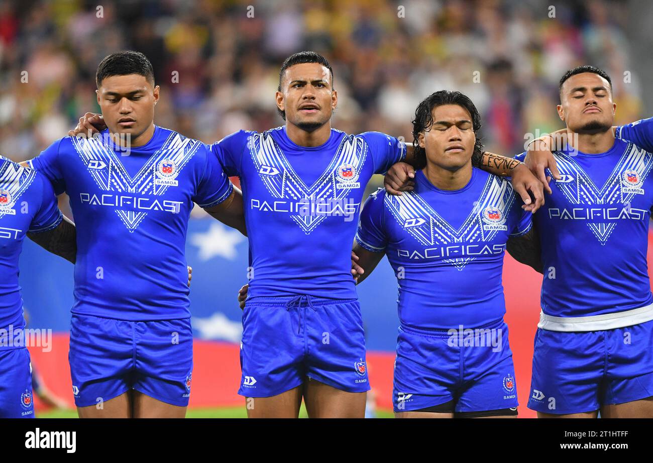Townsville, Australie. 14 octobre 2023. Les joueurs samoans sont vus lors de l'hymne national lors du match de rugby à XV masculin des Championnats du Pacifique 2023 entre l'Australie et les Samoa au Queensland Country Bank Stadium à Townsville, le samedi 14 octobre 2023. (AAP image/Scott Radford-Chisholm) PAS D'ARCHIVAGE, USAGE ÉDITORIAL UNIQUEMENT crédit : Australian Associated Press/Alamy Live News Banque D'Images