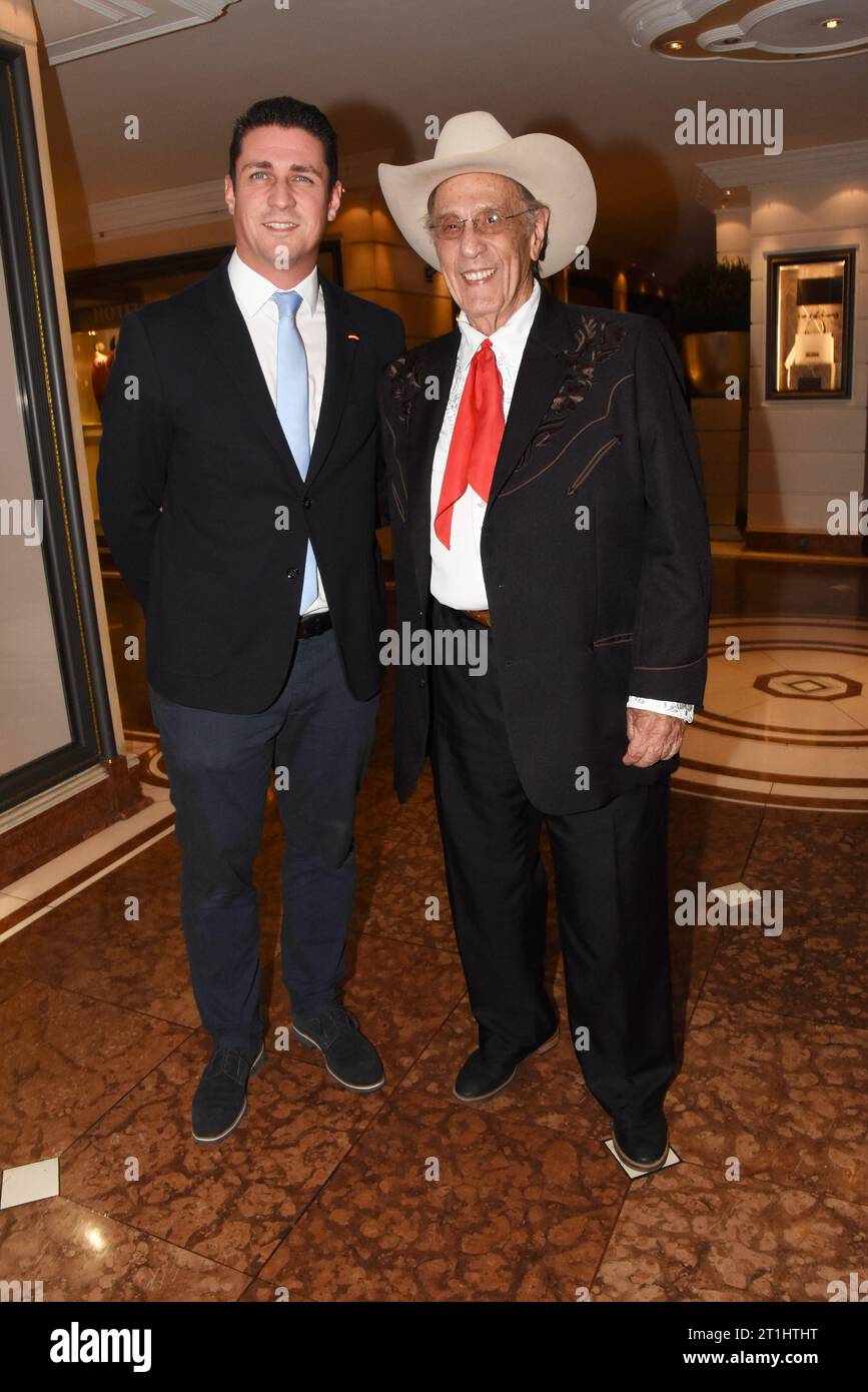 Ted Bauer Premium Modern Art James Francis Gill Kuenstler Muenchen 12.10.2023 Empfang Palasthalle Palais Montgelas Bay.Hof Galerie Baumgartl vernissage James Francis Gill -Marilyn Monroe peintures Kuenstler Muenchen *** Ted Bauer Premium Modern Art James Francis Gill artistes Munich 12 10 2023 réception Palasthalle Palais Montgelas Bay Hof Galerie Baumgartl vernissage James Francis Gill Marilyn Monroe peintures artistes Munich crédit : Imago/Alamy Live News Banque D'Images