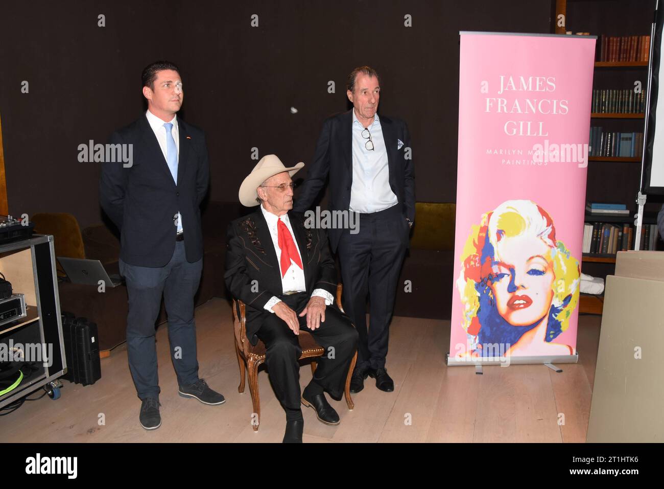 Ted Bauer Premium Modern Art James Francis Gill Kuenstler Andreas Baumgartl Galerist Muenchen 12.10.2023 Empfang Palasthalle Palais Montgelas Bay.Hof Galerie Baumgartl Vernissage James Francis Gill -Marilyn Monroe peintures Kuenstler Muenchen *** Ted Bauer Premium Modern Art James Francis Gill artiste Andreas Baumgartl propriétaire de Munich 12 10 2023 réception Palasthalle palais Montgelas Bay Hof Galerie Baumgartl vernissage James Francis Gill Marilyn Monroe peintures artiste Munich crédit : Imago/Alamy Live News Banque D'Images