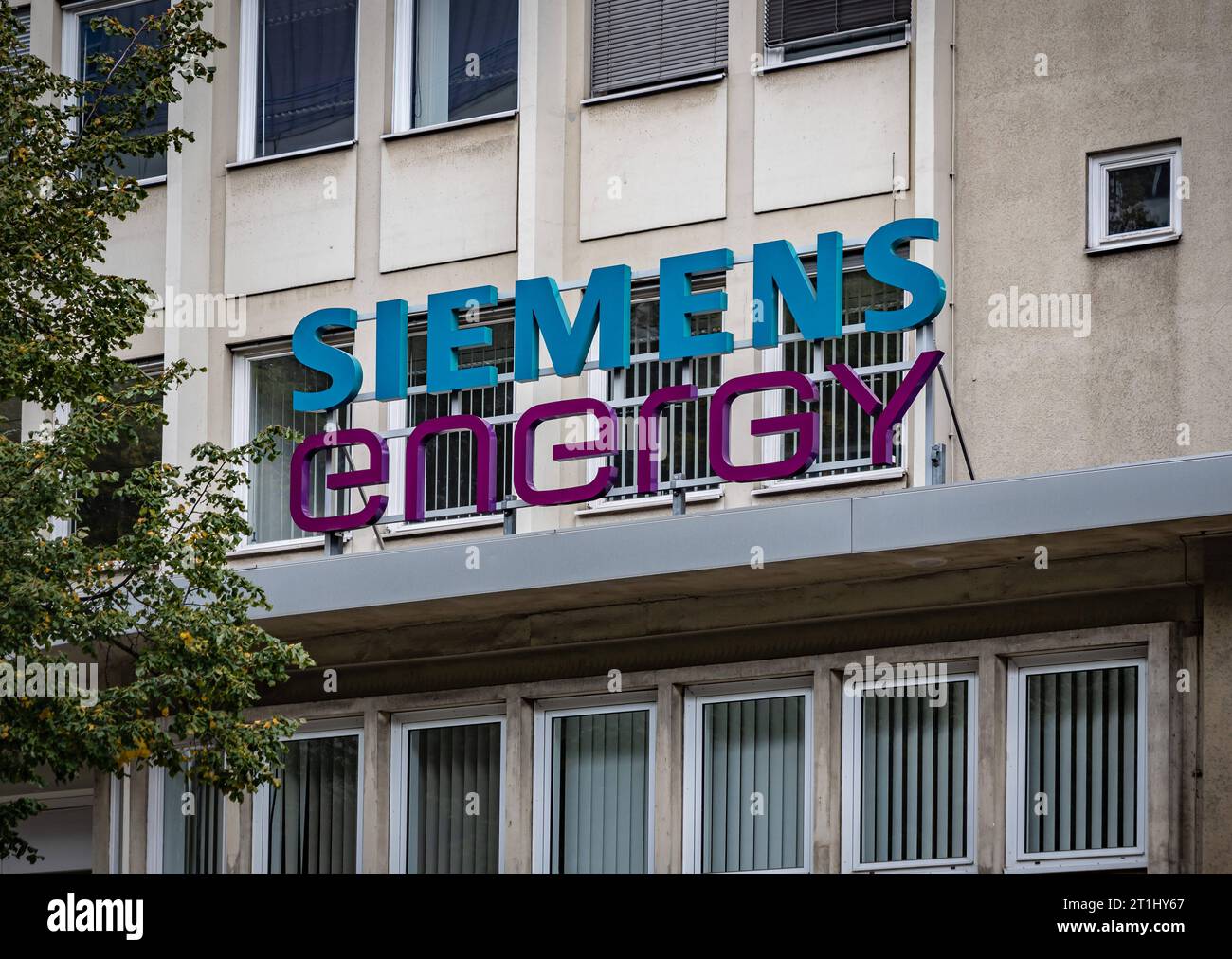 Berlin Mitte OT Moabit Siemens in der Huttenstraße ehemals AEG Turbinenfabrik, Architekt Peter Behrens - 14.10.2023 Berlin *** Berlin Mitte OT Moabit Siemens in Huttenstraße anciennement AEG turbine Factory, architecte Peter Behrens 14 10 2023 Berlin crédit : Imago/Alamy Live News Banque D'Images