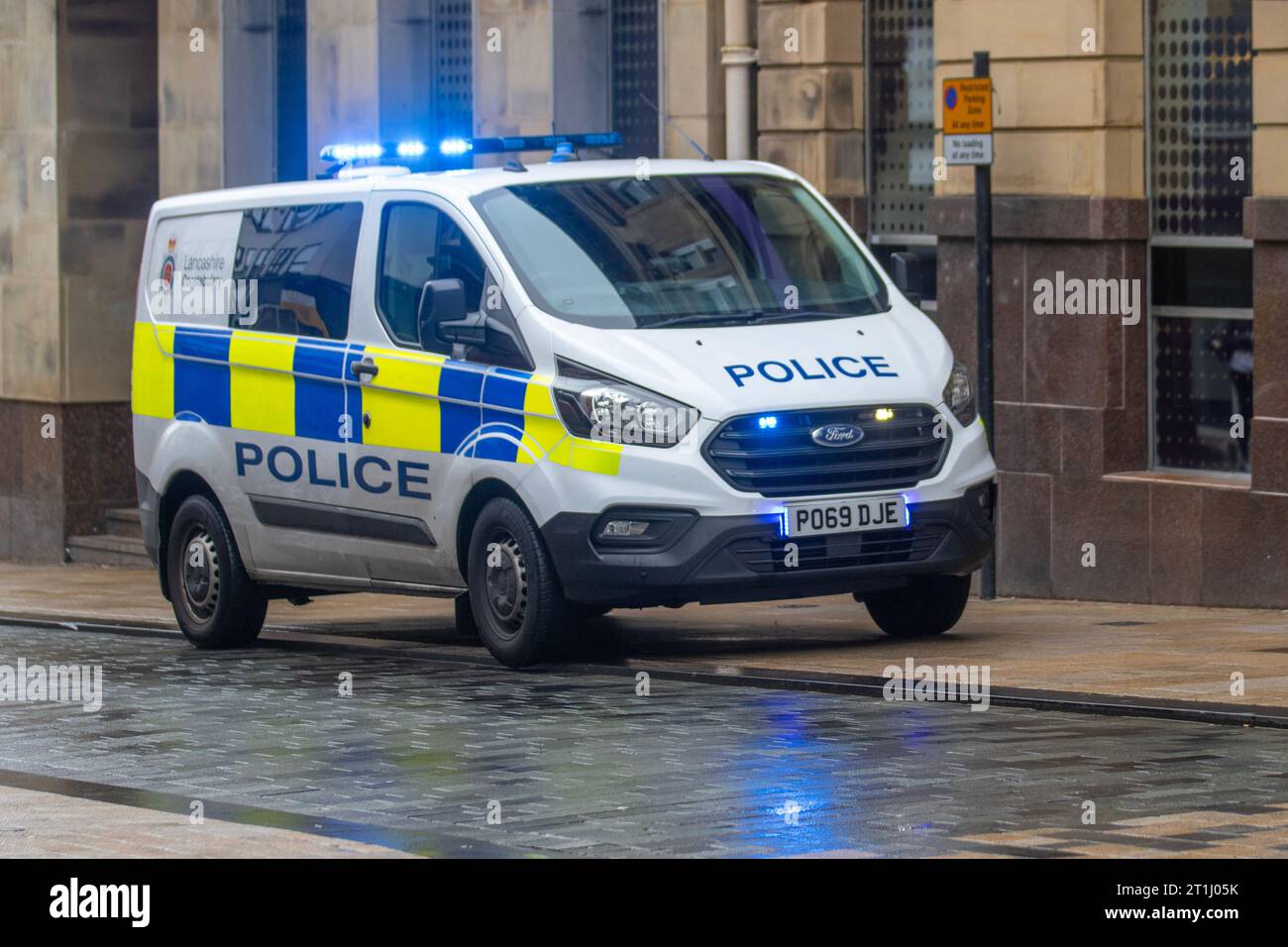 Véhicule d'intervention de la police d'urgence, montrant des lumières bleues à Preston, Lancashire. Banque D'Images