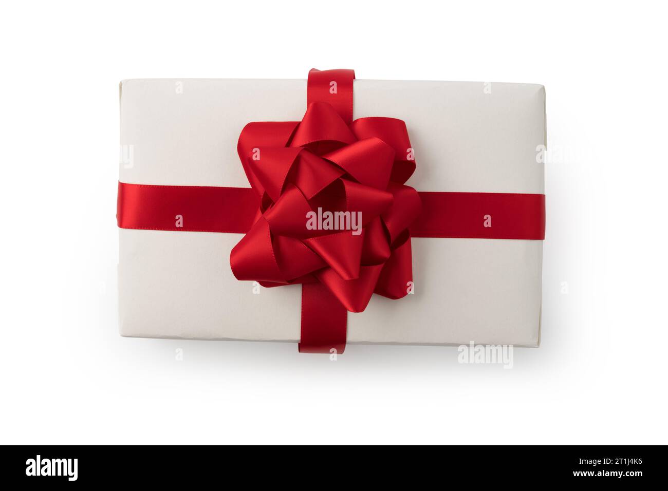 Vue de dessus de la boîte-cadeau en papier blanc avec arc rouge isolé sur fond blanc Banque D'Images