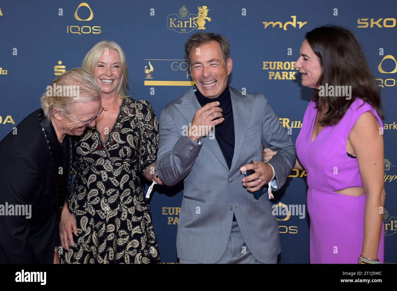 Gesine Lippert, Wolfgang Lippert, Jan Sosniok und Nadine Sosniok BEI der 29. Verleihung der Goldenen Henne 2023 im Studio 3 der Media City des MDR. Leipzig, 13.10.2023 *** Gesine Lippert, Wolfgang Lippert, Jan Sosniok et Nadine Sosniok lors de la cérémonie de remise des prix de la poule d'or 2023 29 au Studio 3 de la Cité des médias du MDR Leipzig, 13 10 2023 Foto:XF.xKernx/xFuturexImagex henne_3083 crédit : Imago/Alamy Live News Banque D'Images