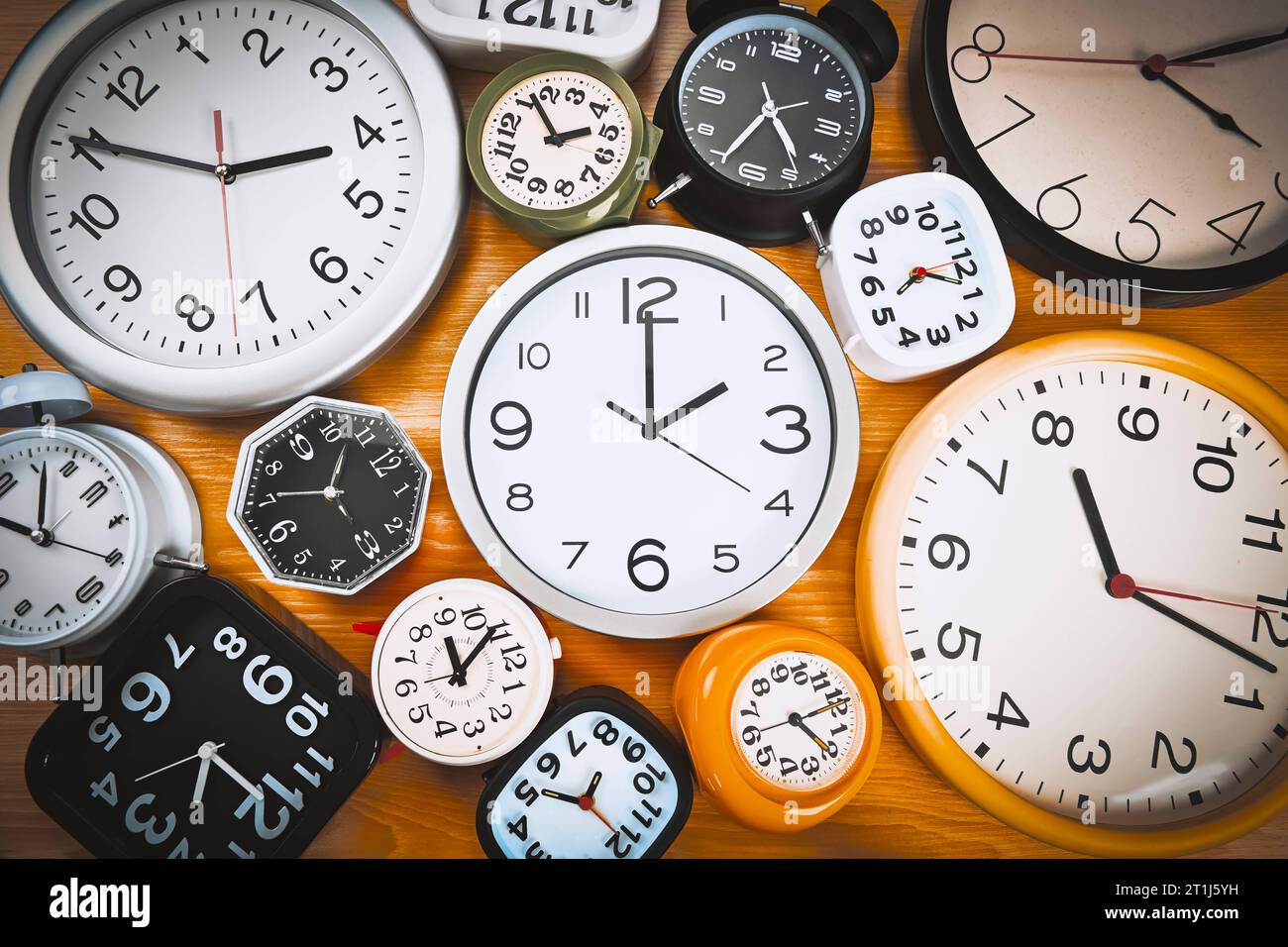 Uhren, Winterzeit *** horloges, heure d'hiver crédit : Imago/Alamy Live News Banque D'Images