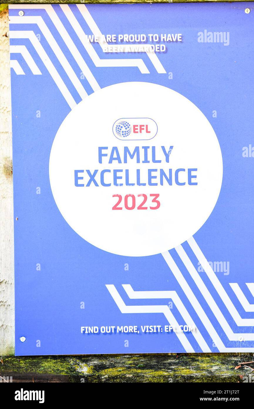 Affichage de la famille EFL lors du match de Sky Bet League 1 entre Cambridge United et Shrewsbury Town au R Costings Abbey Stadium, Cambridge, le samedi 14 octobre 2023. (Photo : Kevin Hodgson | MI News) crédit : MI News & Sport / Alamy Live News Banque D'Images