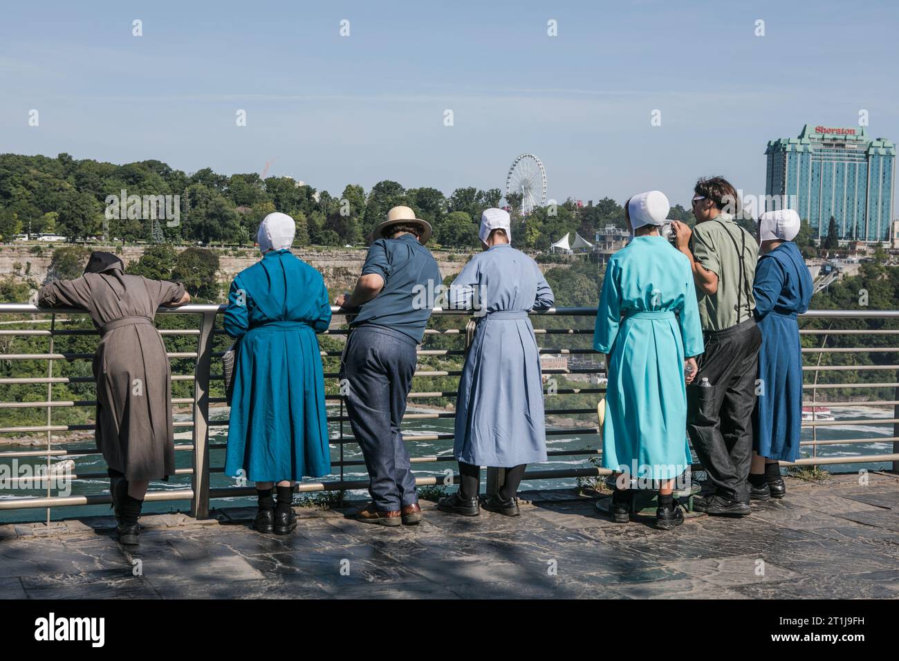 USA,août 2022 - les Amish aux chutes du Niagara, chutes américaines au coucher du soleil à Niagara Banque D'Images