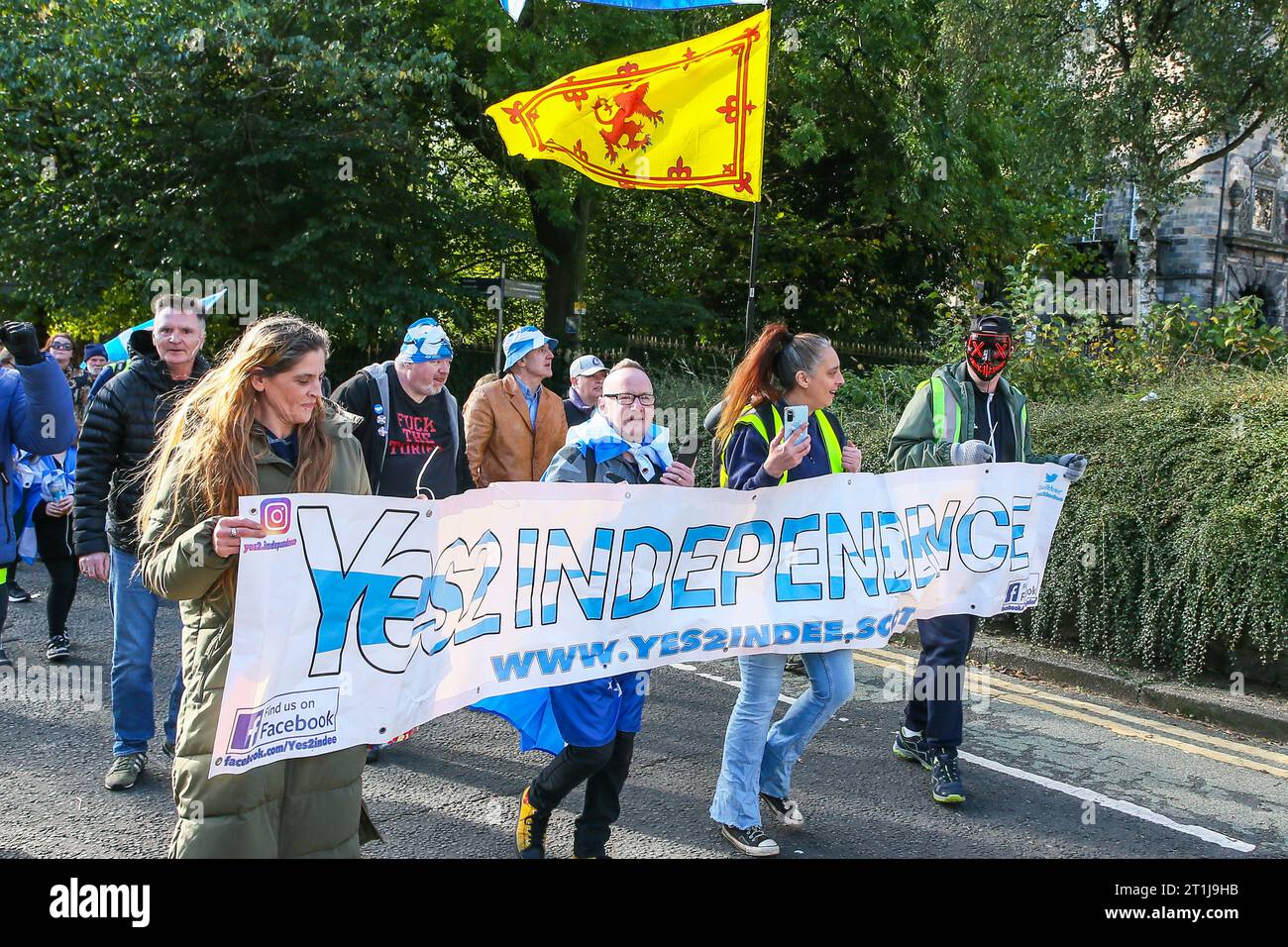 14 octobre 23, Glasgow, Royaume-Uni. Yes2Indepence, une organisation pro 'indépendance pour l'Écosse' a organisé un rassemblement dans le centre-ville de Glasgow. Cela a été initialement autorisé pour 10 000 manifestants, puis réautorisé pour 500, et le jour, (la veille de la conférence annuelle du Parti national écossais), environ 100 ont participé. Crédit : Findlay/Alamy Live News Banque D'Images 14 octobre 23, Glasgow, Royaume-Uni. Yes2Indepence, une organisation pro 'indépendance pour l'Écosse' a organisé un rassemblement dans le centre-ville de Glasgow. Cela a été initialement autorisé pour 10 000 manifestants, puis réautorisé pour 500, et le jour, (la veille de la conférence annuelle du Parti national écossais), environ 100 ont participé. Crédit : Findlay/Alamy Live News Banque D'Images