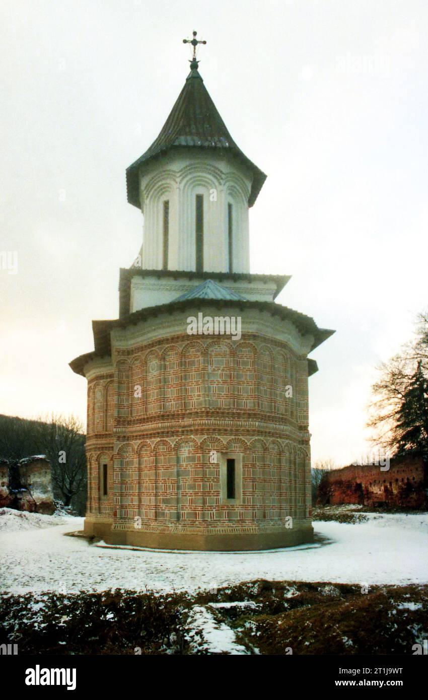 Tutana, comté d'Arges, Roumanie, 2000. Vue extérieure de St. Église Athanase au monastère de Tutana, monument historique du 15e siècle. Banque D'Images