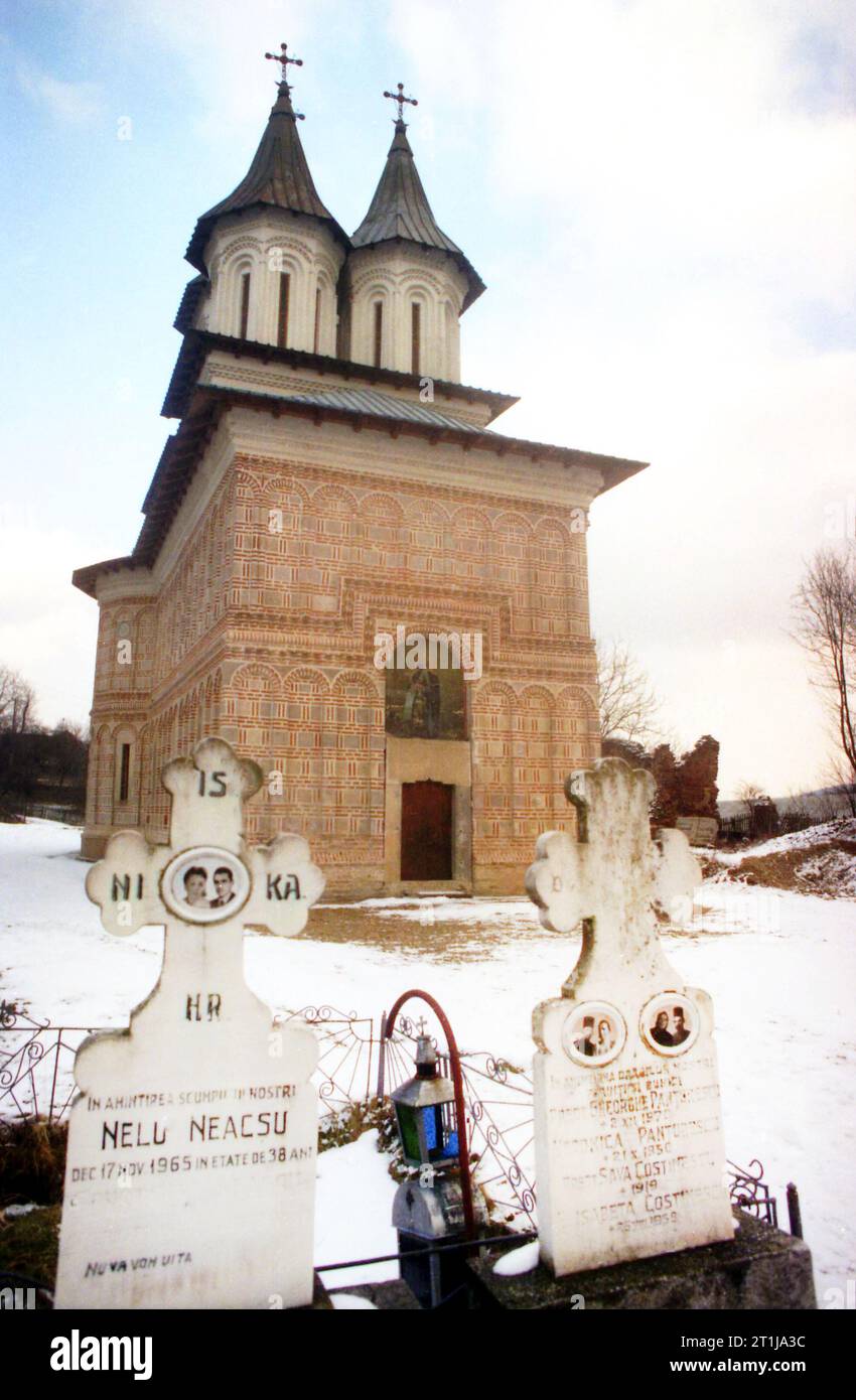 Tutana, comté d'Arges, Roumanie, 2000. Vue extérieure de St. Église Athanase au monastère de Tutana, monument historique du 15e siècle. Banque D'Images