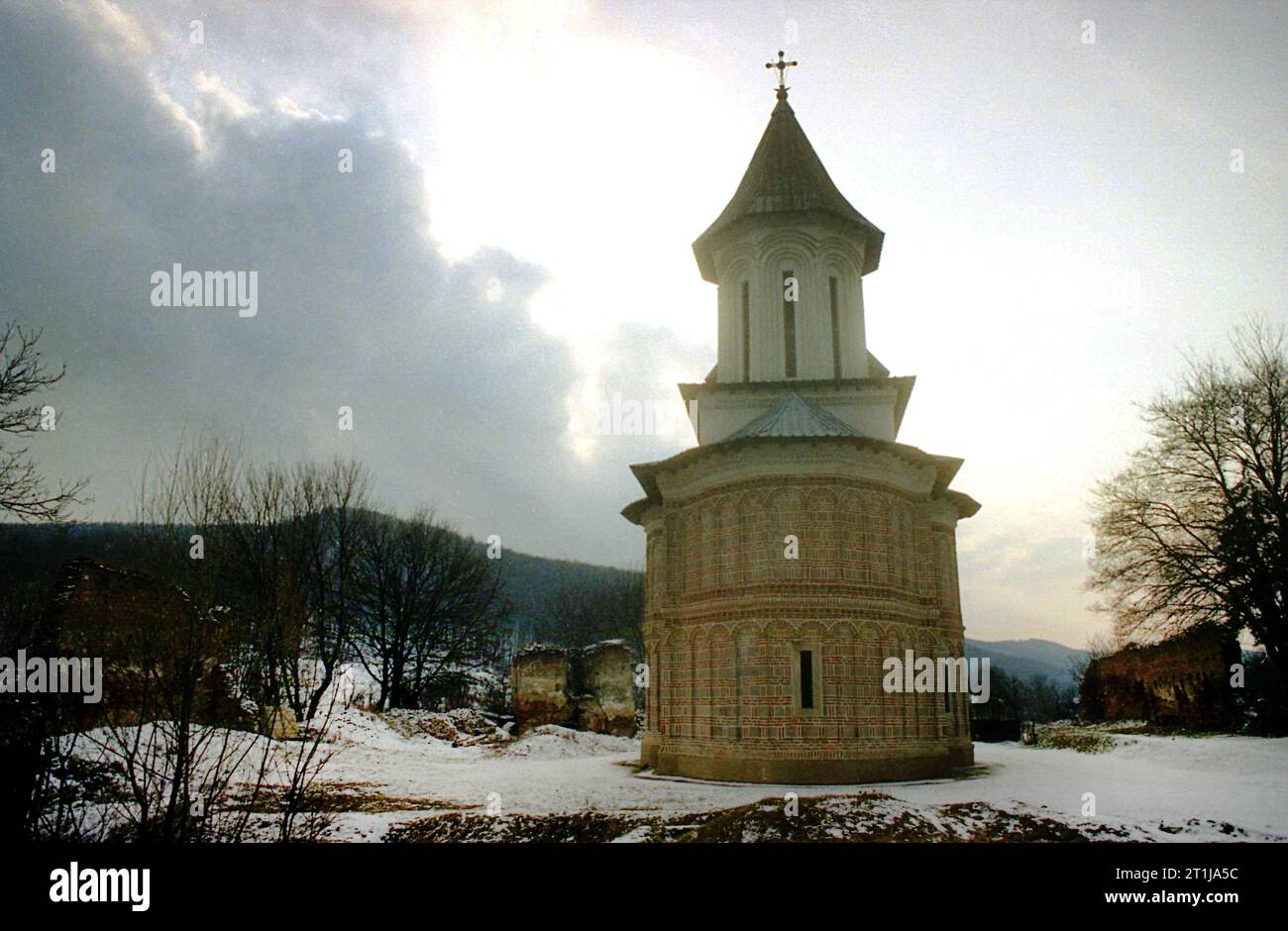 Tutana, comté d'Arges, Roumanie, 2000. Vue extérieure de St. Église Athanase au monastère de Tutana, monument historique du 15e siècle. Banque D'Images