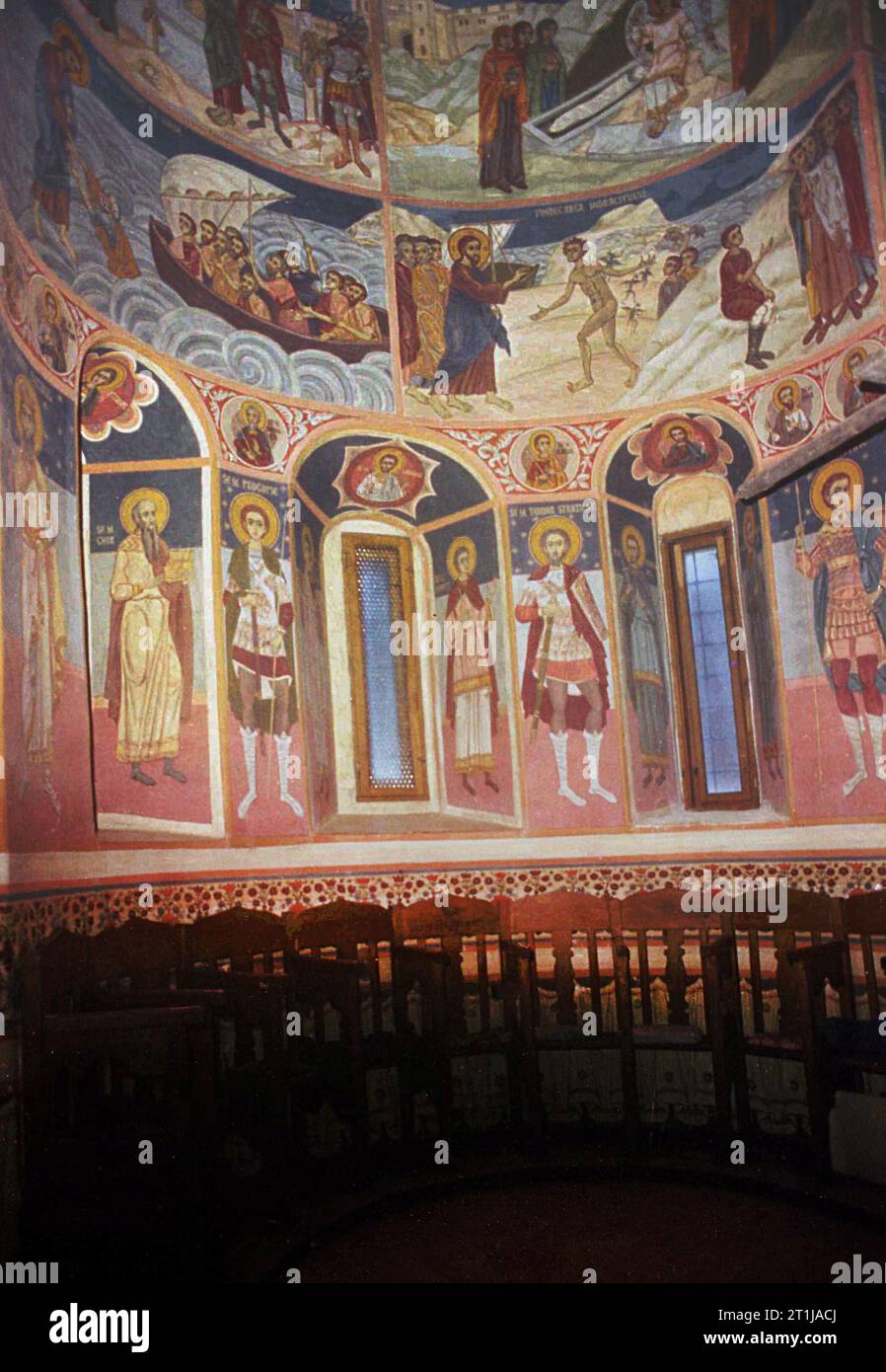 Tutana, comté d'Arges, Roumanie, 2000. Intérieur de St. Église orthodoxe chrétienne Athanase au monastère de Tutana, monument historique du 15e siècle. Banque D'Images