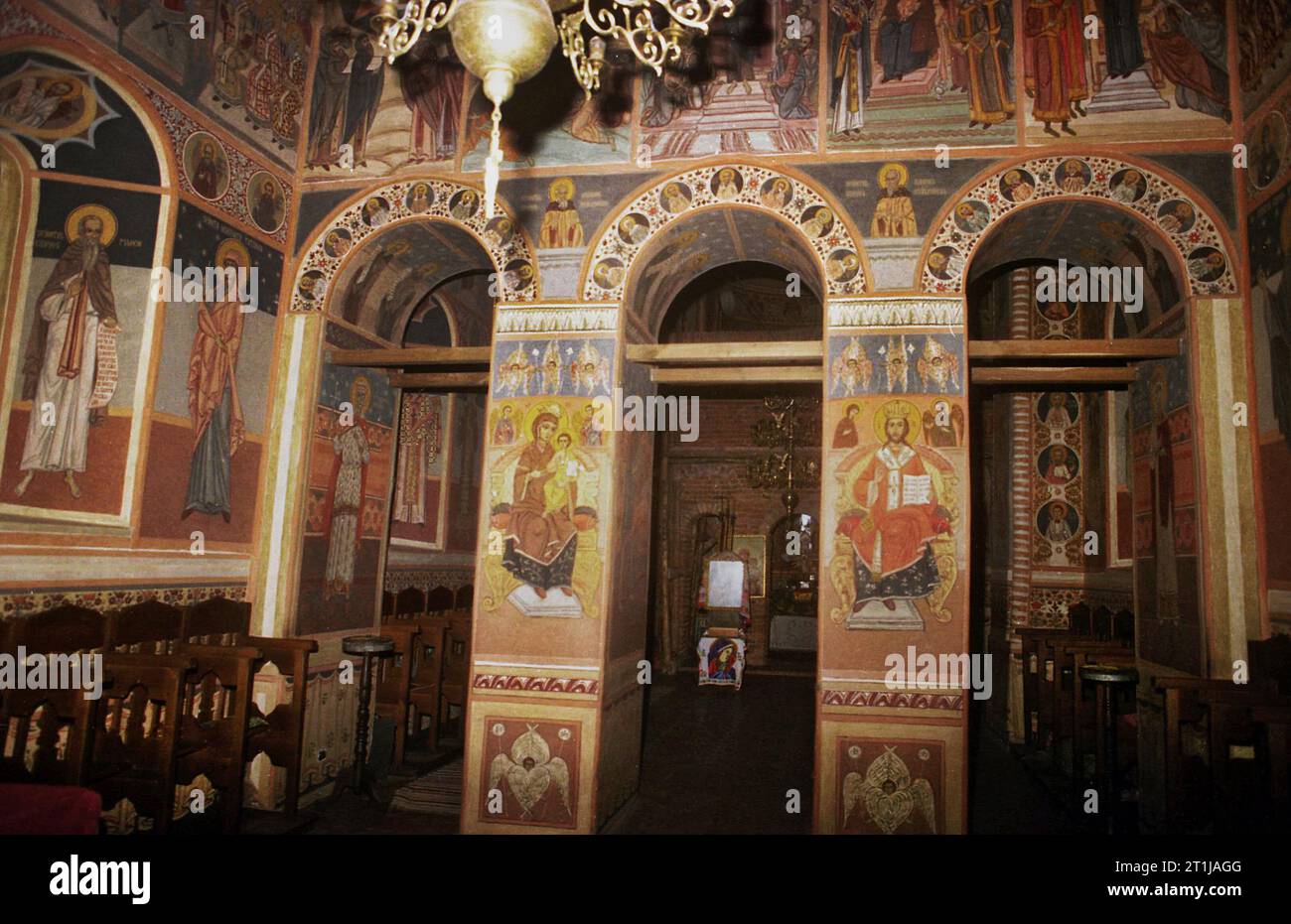 Tutana, comté d'Arges, Roumanie, 2000. Intérieur de St. Église orthodoxe chrétienne Athanase au monastère de Tutana, monument historique du 15e siècle. Banque D'Images