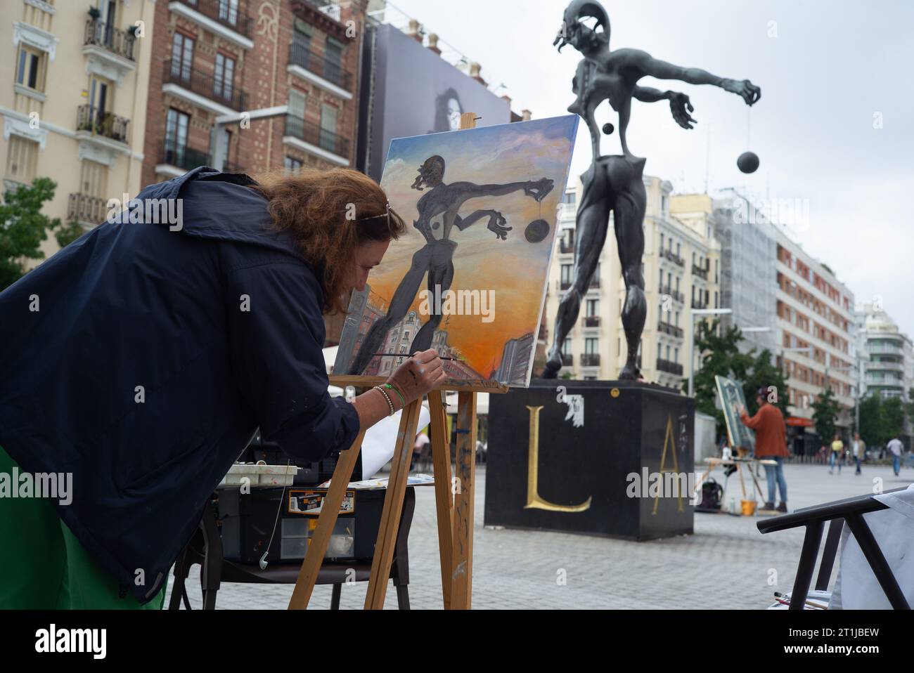 Peintre lors de la célébration du 20e Concours National de peinture sur la Plaza de Dali à Madrid en automne, Espagne, le 14 octobre 2023. Espagne Banque D'Images