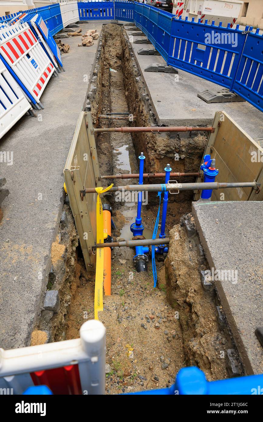 Fosse de construction sur un chantier de construction routière à Görlitz Banque D'Images