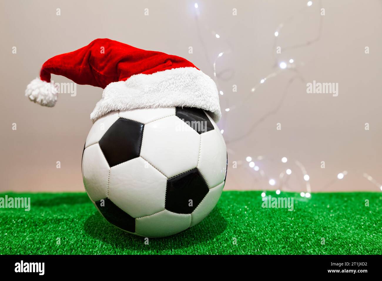 Ballon foot chapeau noel Banque de photographies et d’images à haute résolution Alamy