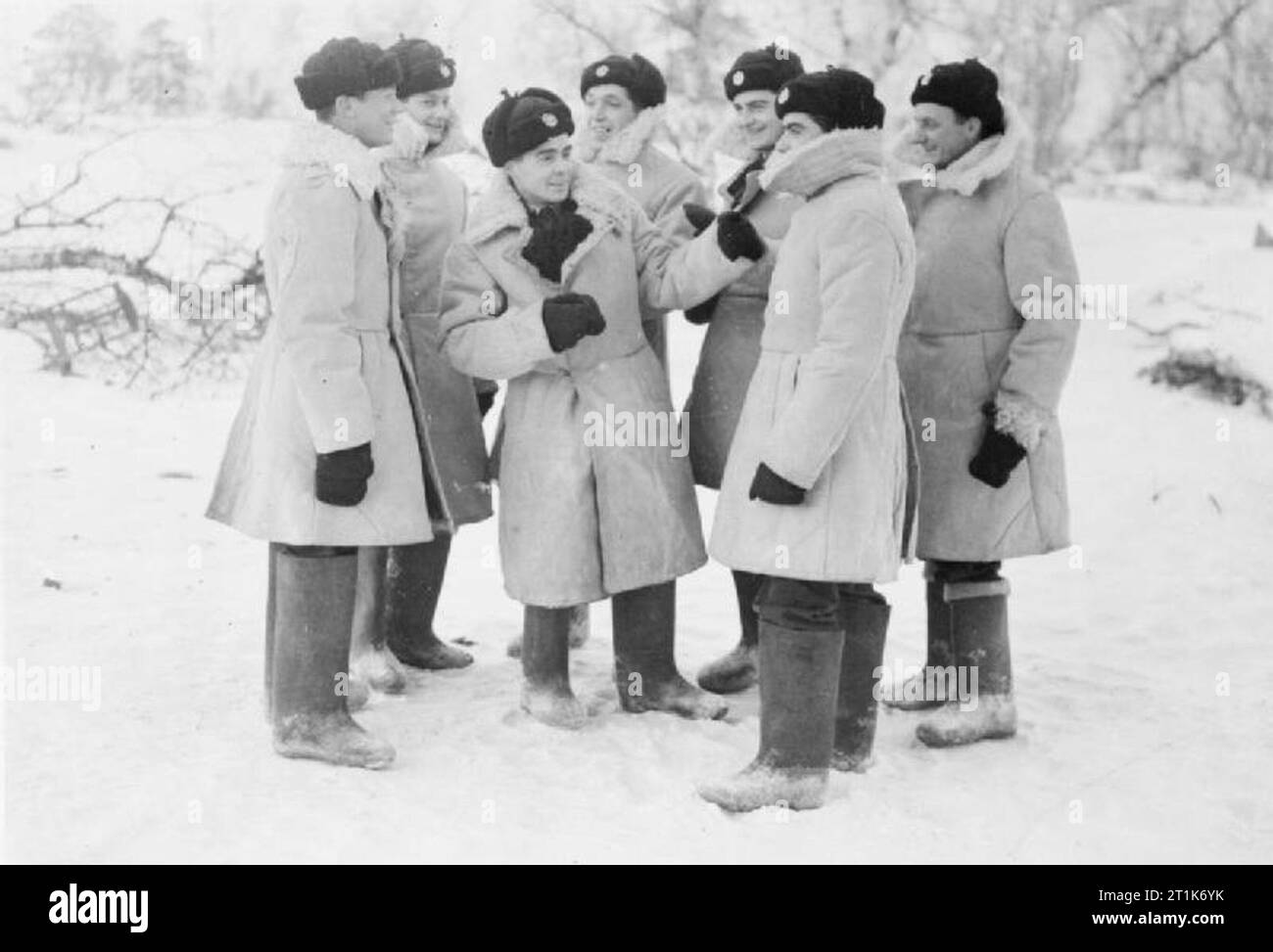 N° 151 Wing Royal Air Force en Russie, septembre-novembre 1941 aviateurs de la RAF portant des vêtements à Vaenga arctique russe. Troisième en partant de la gauche est Flight-Sergeant C 'Wag' Haw de No 81 Squadron RAF, le plus haut score pilote RAF en Russie avec trois victoires. Banque D'Images