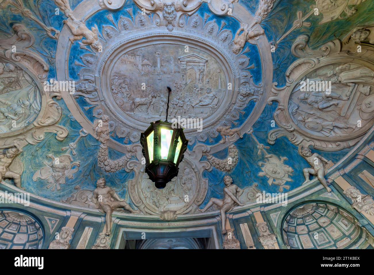 Stucs dans le hall du Palazzo Nicolosio Lomellino. A été construit entre 1563 et 1569 par Nicolosio Lomellino, via Garibaldi 7, Gênes, Ligurie, Italie. Banque D'Images