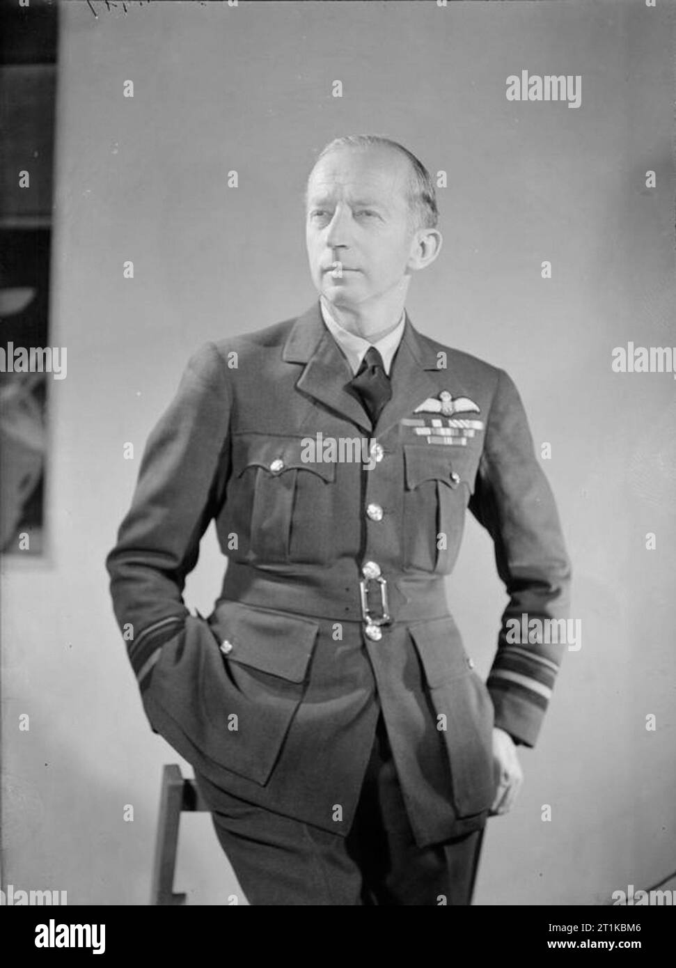 Royal Air Force- Afrique de l'Est, 1940-1945. Portrait de demi-longueur Air Vice Marshal H S Kerby, Commandant de l'air, de l'Afrique de l'Administration centrale de l'air. Photographie prise à l'Air Ministry, Londres Banque D'Images