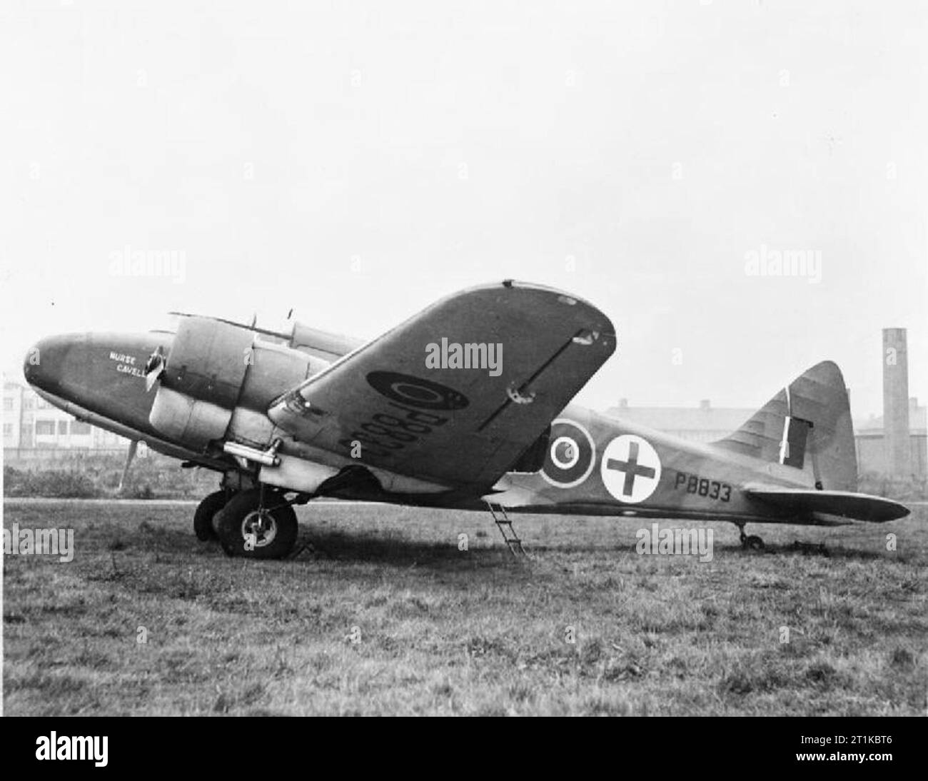 Avion de la Royal Air Force 1939-1945- Airspeed AS.10 Oxford. Oxford Mark II, P8833 ?Nurse Cavell ? De l'Air Ambulance Unit (opérant au sein du No. 24 Squadron RAF), au sol à Hendon, Middlesex. Banque D'Images