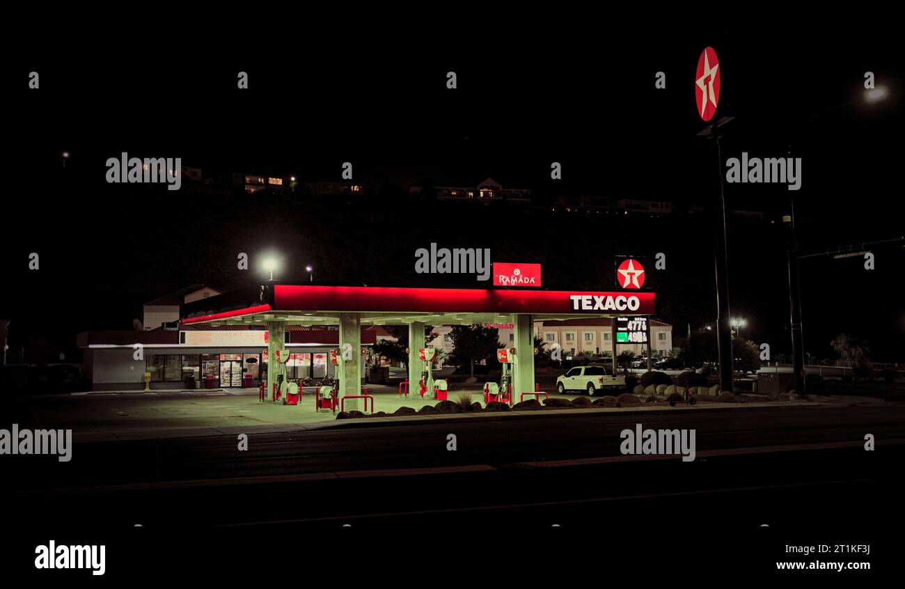 Station-service USA la nuit Banque D'Images
