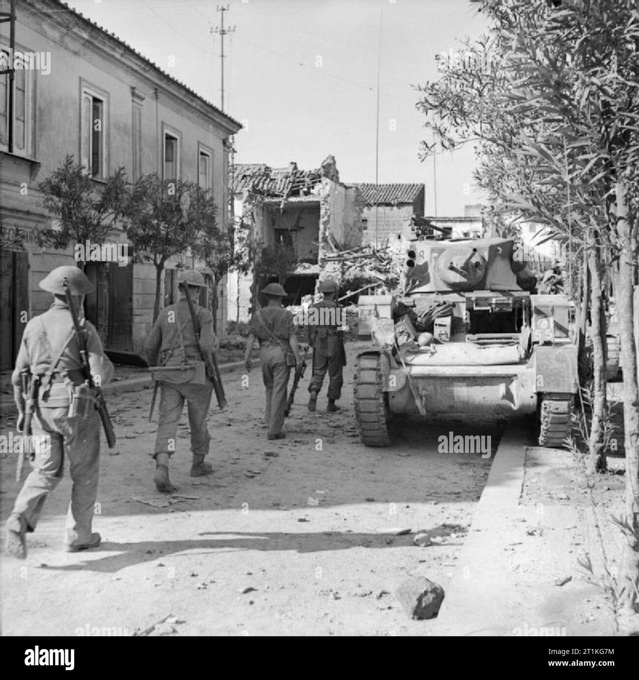 L'Armée britannique en Italie 1943 de l'infanterie du 7e Régiment de la Reine et un réservoir en Stuart Grazzanise, 12 octobre 1943. Banque D'Images
