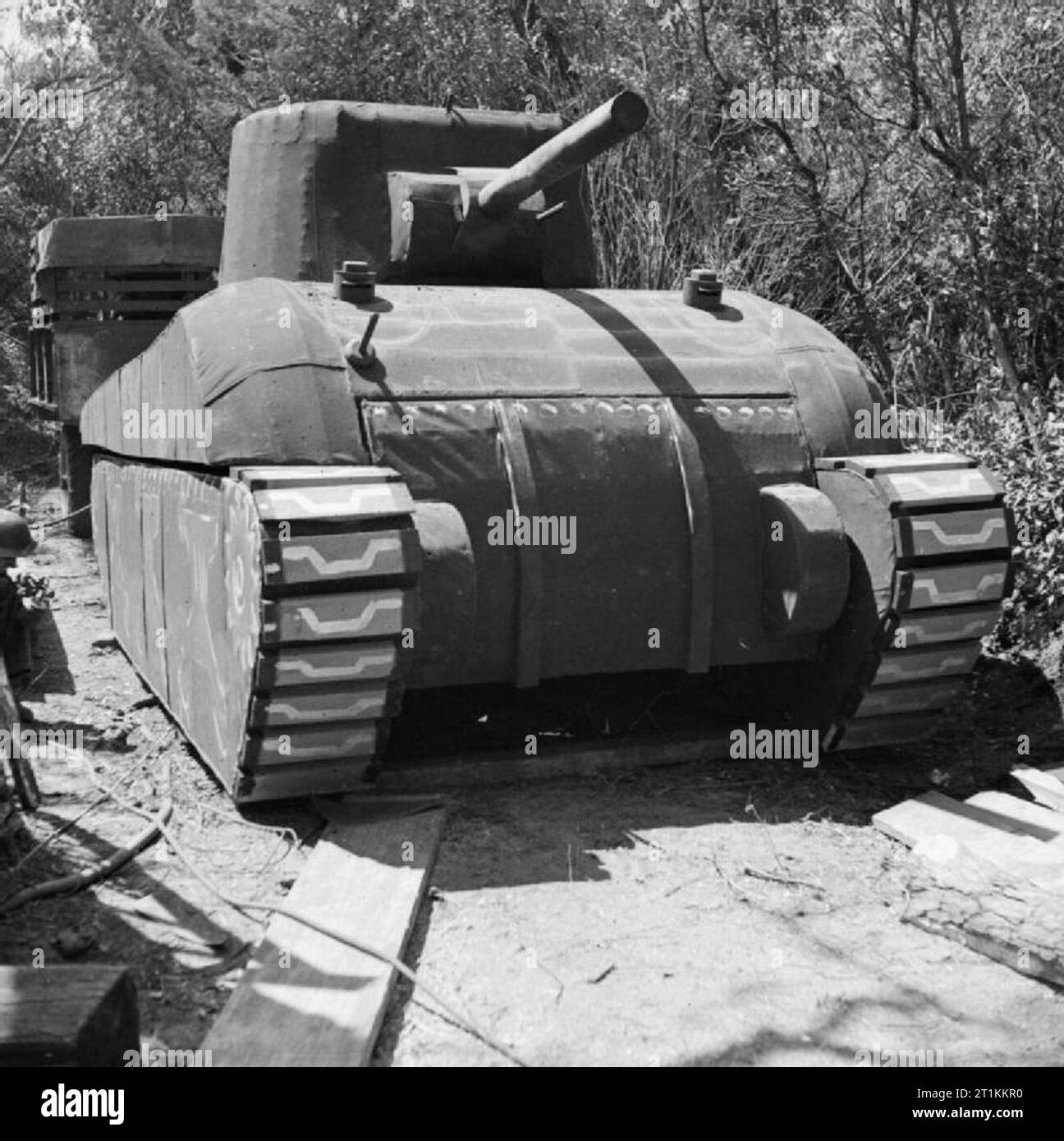 L'Armée britannique en Italie 1944 Un char Sherman, construit par 6 compagnie de parc, des Royal Engineers, dans la tête de pont d'Anzio, 29 avril 1944. Banque D'Images