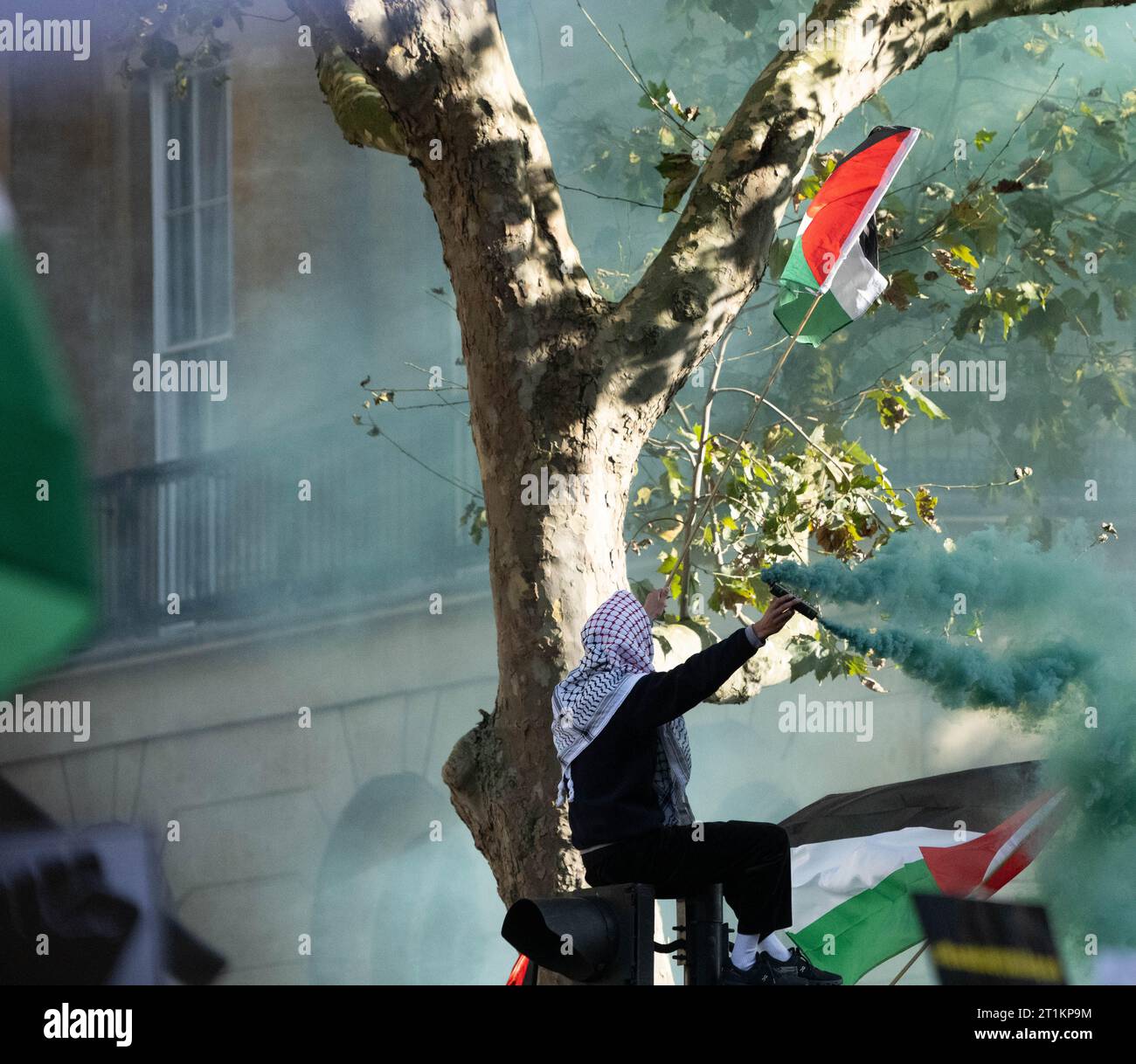 Londres, Royaume-Uni. 14 octobre 2023. Manifestation à Londres : des milliers de personnes assistent à une marche pro-palestinienne dans un contexte d'escalade de la guerre entre Israël et le Hamas crédit : Ian Davidson/Alamy Live News Banque D'Images