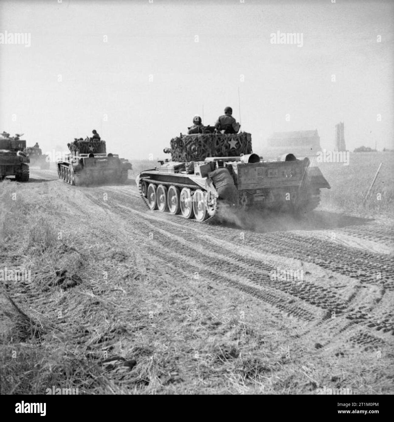 L'Armée britannique en Normandie 1944 chars Cromwell de 2ème Northamptonshire Yeomanry avance près d'Escoville lors de l'opération 'Goodwood', 18 juillet 1944. Banque D'Images