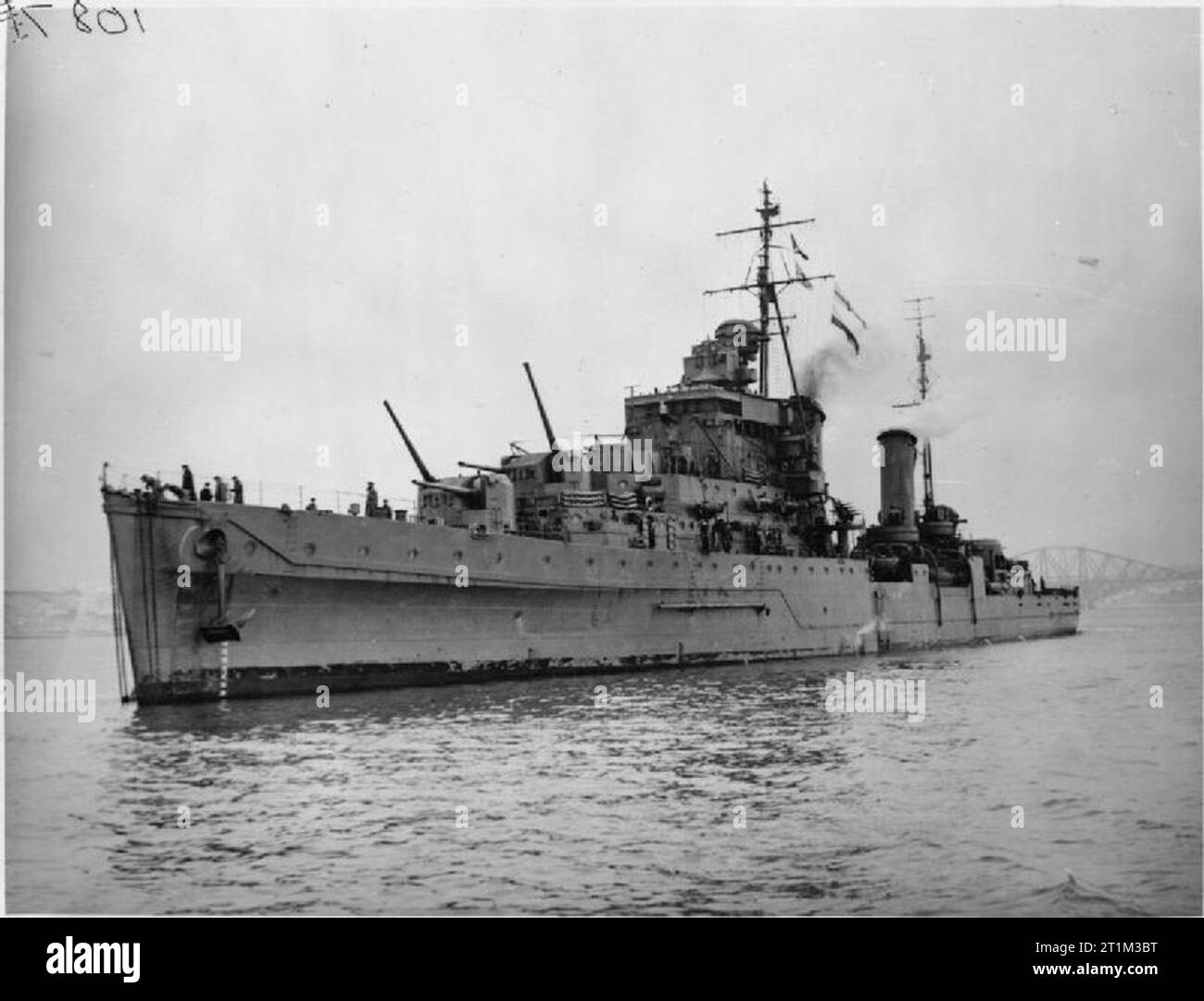 Le HMS Dido à l'ancre sur le Firth of Forth. Banque D'Images