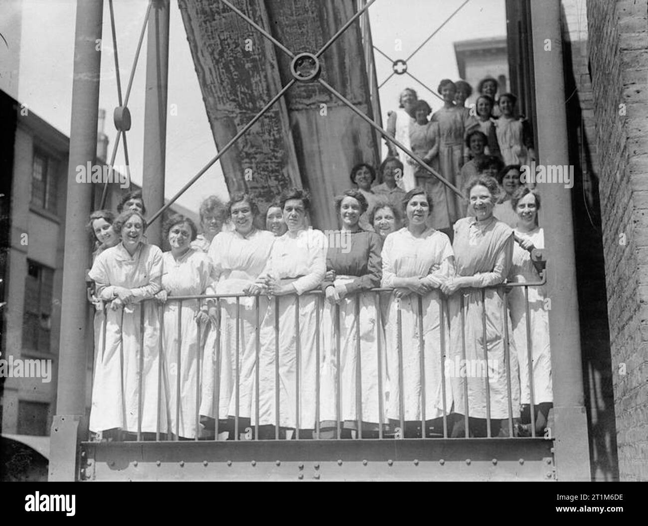 Ministère de l'information Première Guerre mondiale Collection officielle, les travailleurs de l'habillement de l'Armée royale Ministère, Grosvenor Road, 21 juin 1918. Banque D'Images
