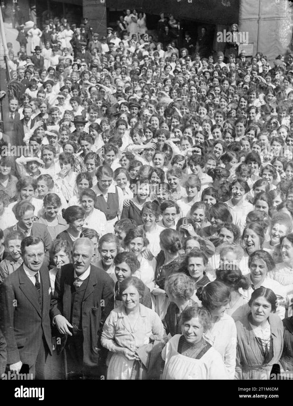 Ministère de l'information Première Guerre mondiale Collection officielle, les femmes qui travaillent à l'Armée royale Clothing Department Grosvenor Road, 21 juin 1918. Banque D'Images